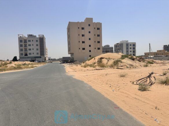 “أرض سكنية تجارية للبيع في العالية عجمان | 4300 قدم | تصريح أرضي + 4 طوابق | 1.65 مليون درهم