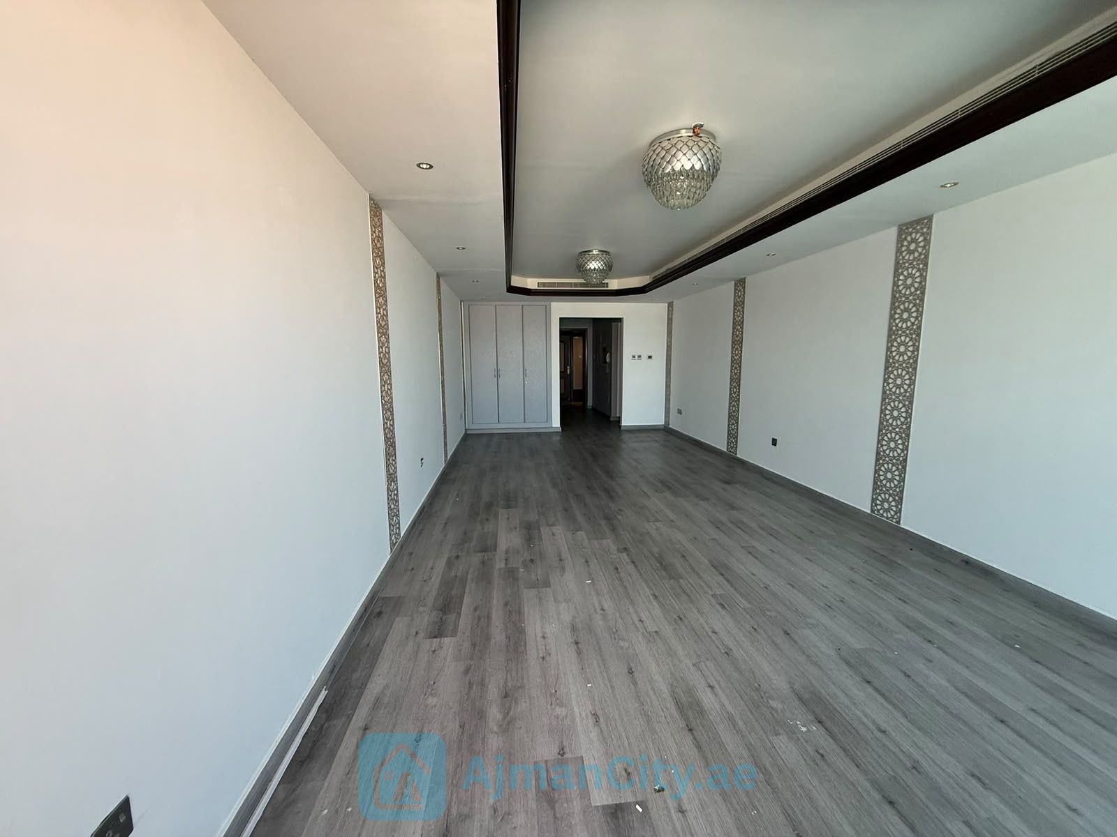 Flat for rent in Cornish tower