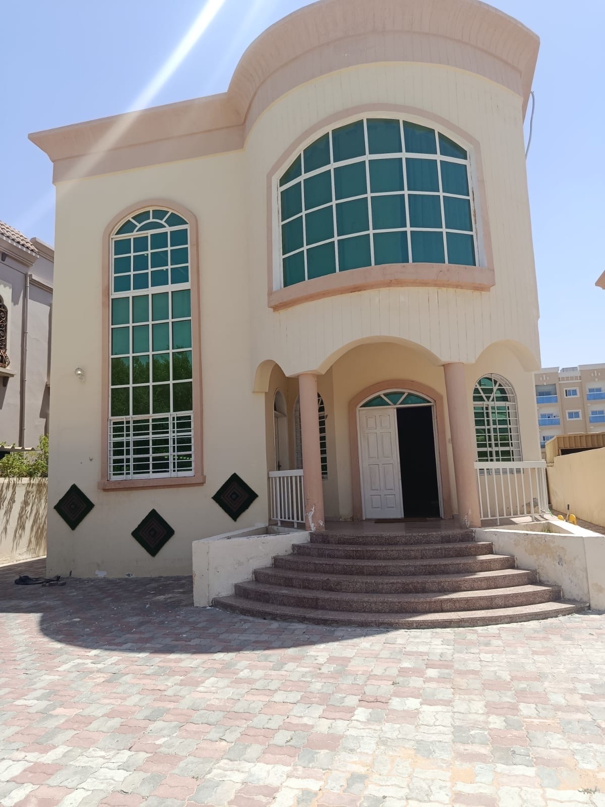 فيلا للايجار بمنطقة المويهات 3