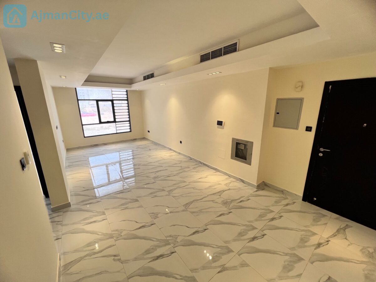 مساحة كبيرة، طابق أرضي، إطلالة بانوراما، دخول بالكارد، صيانة على المالك، وموقع مميز قريب من الشارقة ودبي. مساحة كبيرة، طابق أرضي، إطلالة بانوراما، دخول بالكارد، صيانة على المالك، وموقع مميز قريب من الشارقة ودبي.