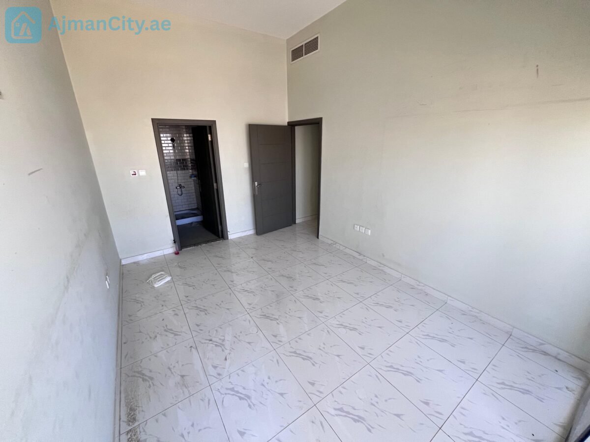 مساحة كبيرة، ثاني ساكن، غرفة ماستر، 2 حمام، بلكونة، تكييف مركزي، صيانة كاملة وموقع قريب من الخدمات.