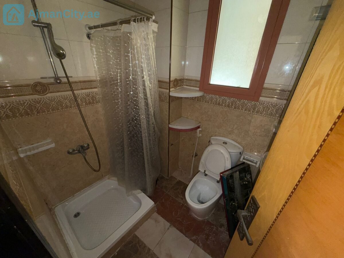 كورنيش عجمان، طابق أرضي، مساحة كبيرة، تكييف مركزي، إضاءة طبيعية، كورنيش عجمان، طابق أرضي، مساحة كبيرة، تكييف مركزي، إضاءة طبيعية،