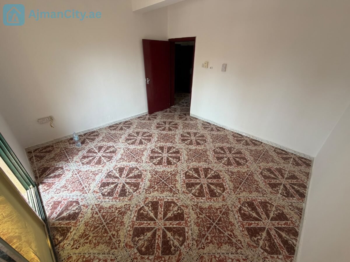 غرفة وصالة بليوارة، ثاني صف كورنيش عجمان، بلكونة، صيانة على المالك