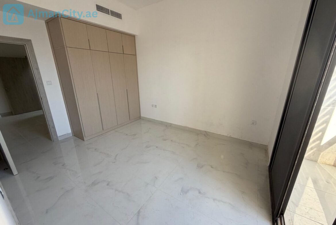 أول ساكن، غرفة ماستر، 2 حمام، بلكونة، تكييف مركزي، موقع مميز