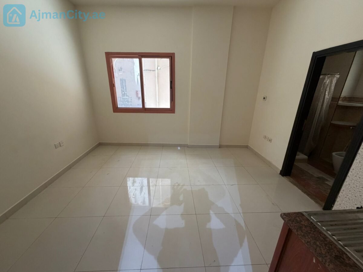 كورنيش عجمان، طابق أرضي، مساحة كبيرة، تكييف مركزي، إضاءة طبيعية، كورنيش عجمان، طابق أرضي، مساحة كبيرة، تكييف مركزي، إضاءة طبيعية،