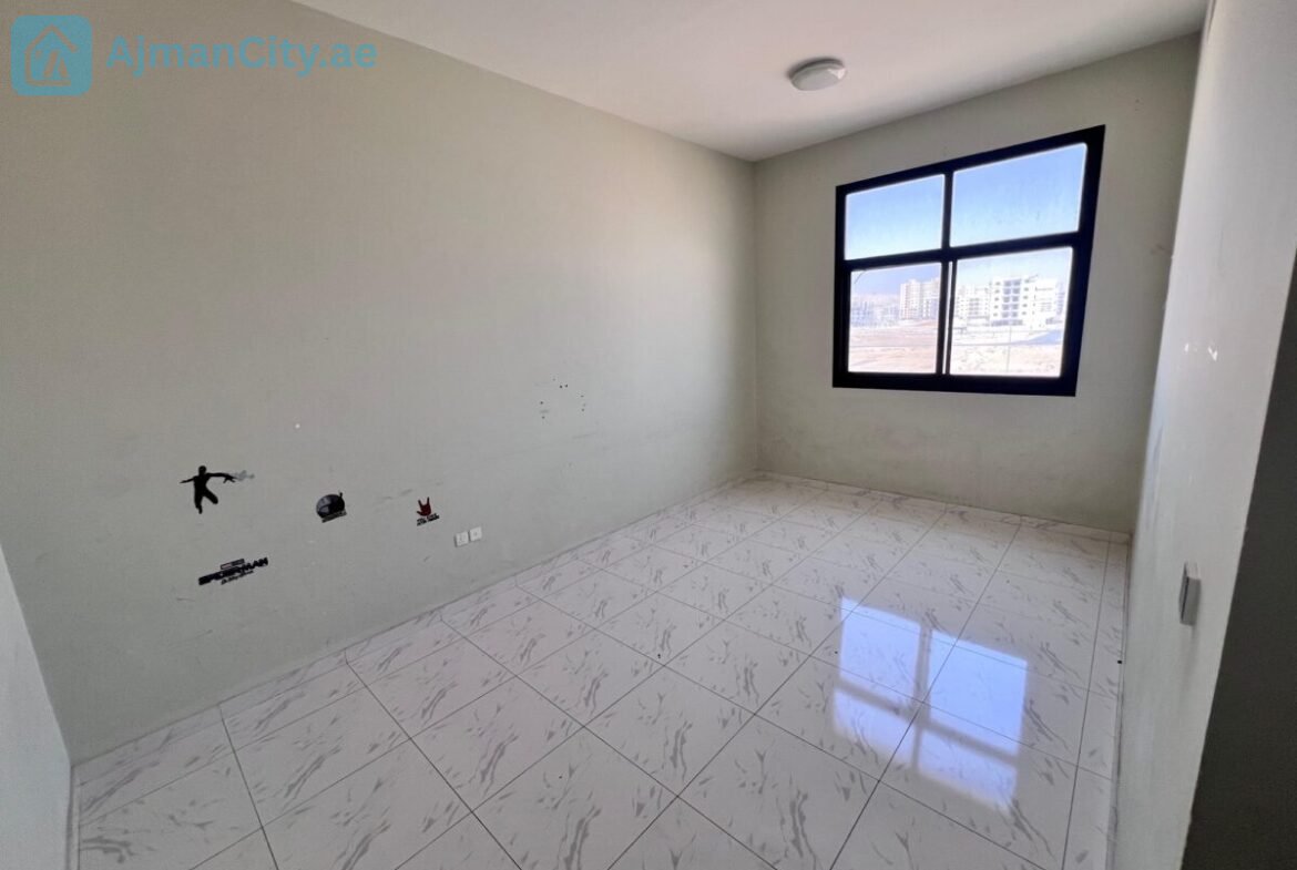 مساحة كبيرة، ثاني ساكن، غرفة ماستر، 2 حمام، بلكونة، تكييف مركزي، صيانة كاملة وموقع قريب من الخدمات.