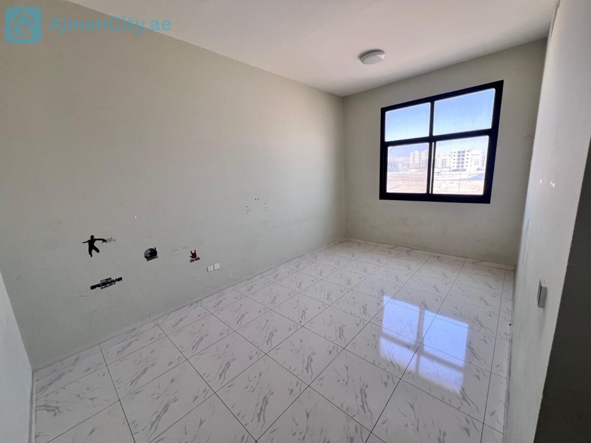 مساحة كبيرة، ثاني ساكن، غرفة ماستر، 2 حمام، بلكونة، تكييف مركزي، صيانة كاملة وموقع قريب من الخدمات.