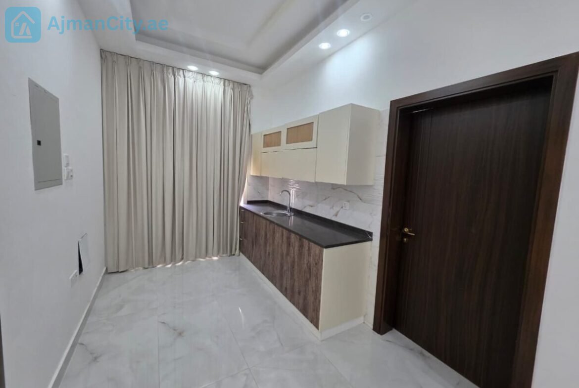 ️ 5 غرف ماستر | مجلس | صالتان | غرفة خادمة | حوش واسع | 120,000 درهم | 4 دفعات