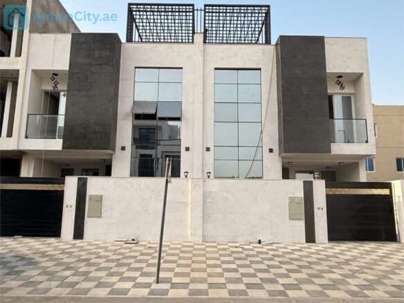 فيلا مميزه بحمام سباحة للبيع بحي الياسمين