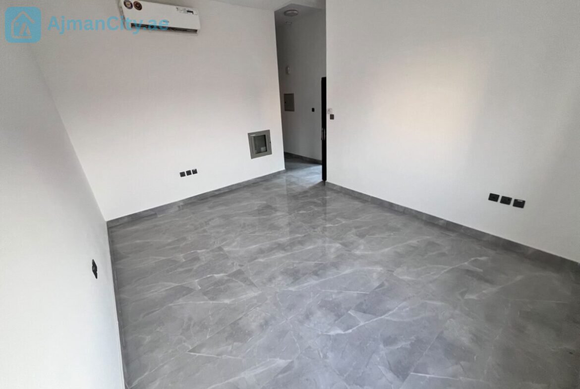 First resident in Al-Aliyah, spacious room and lounge, master room, balcony, free maintenance