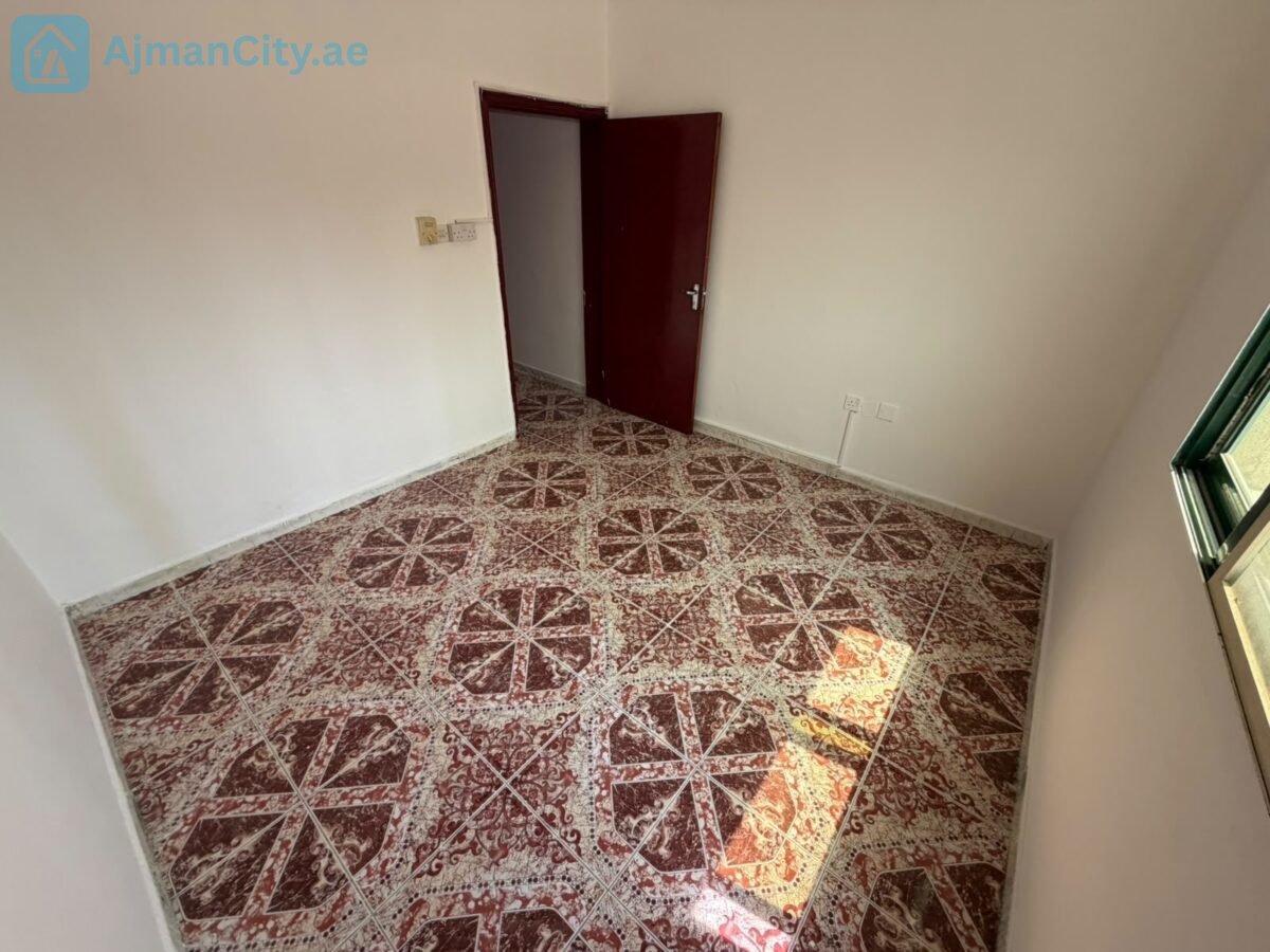 غرفة وصالة بليوارة، ثاني صف كورنيش عجمان، بلكونة، صيانة على المالك