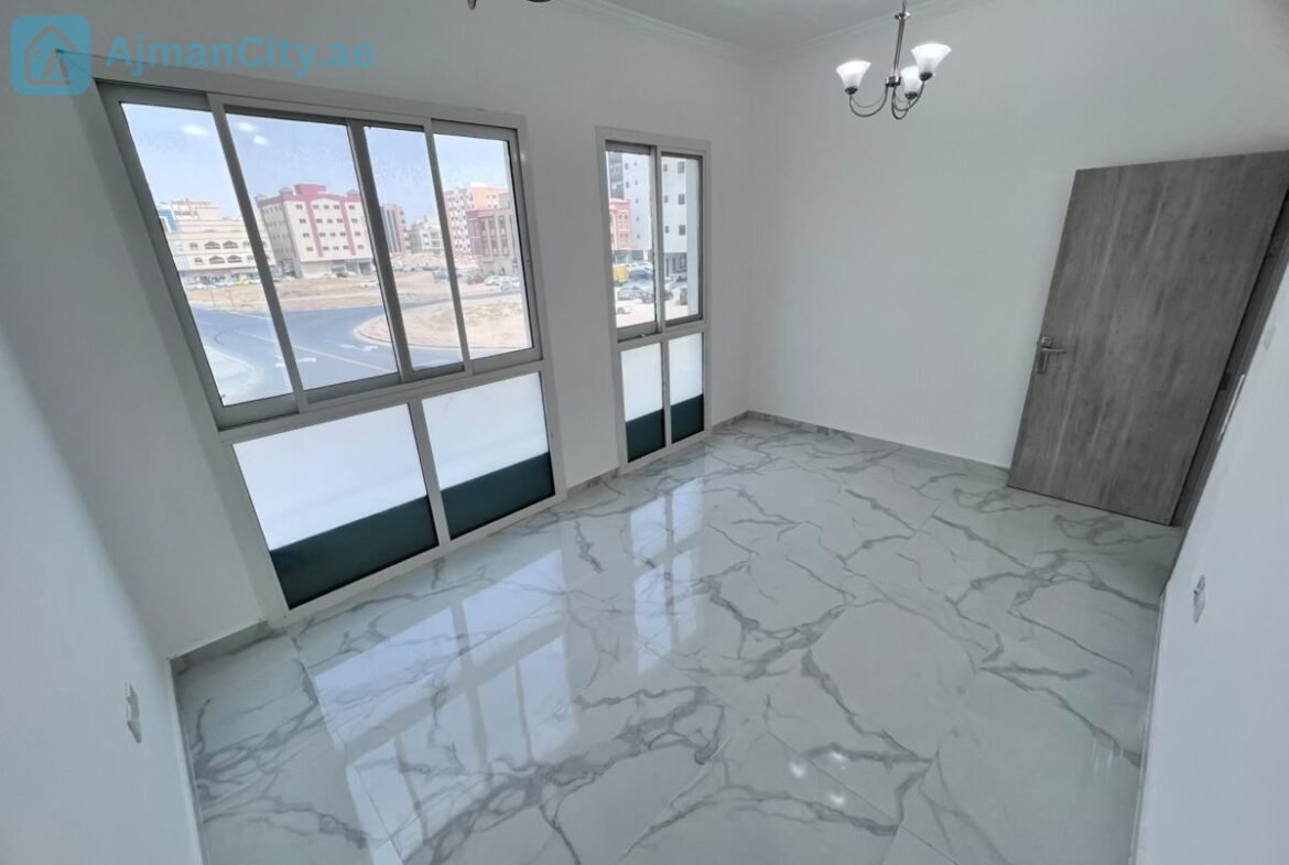 تشطيبات حديثة، ثاني ساكن، 2 حمام، إطلالة بانوراما، تكييف مركزي، صيانة على المالك، وموقع قريب من الخدمات.