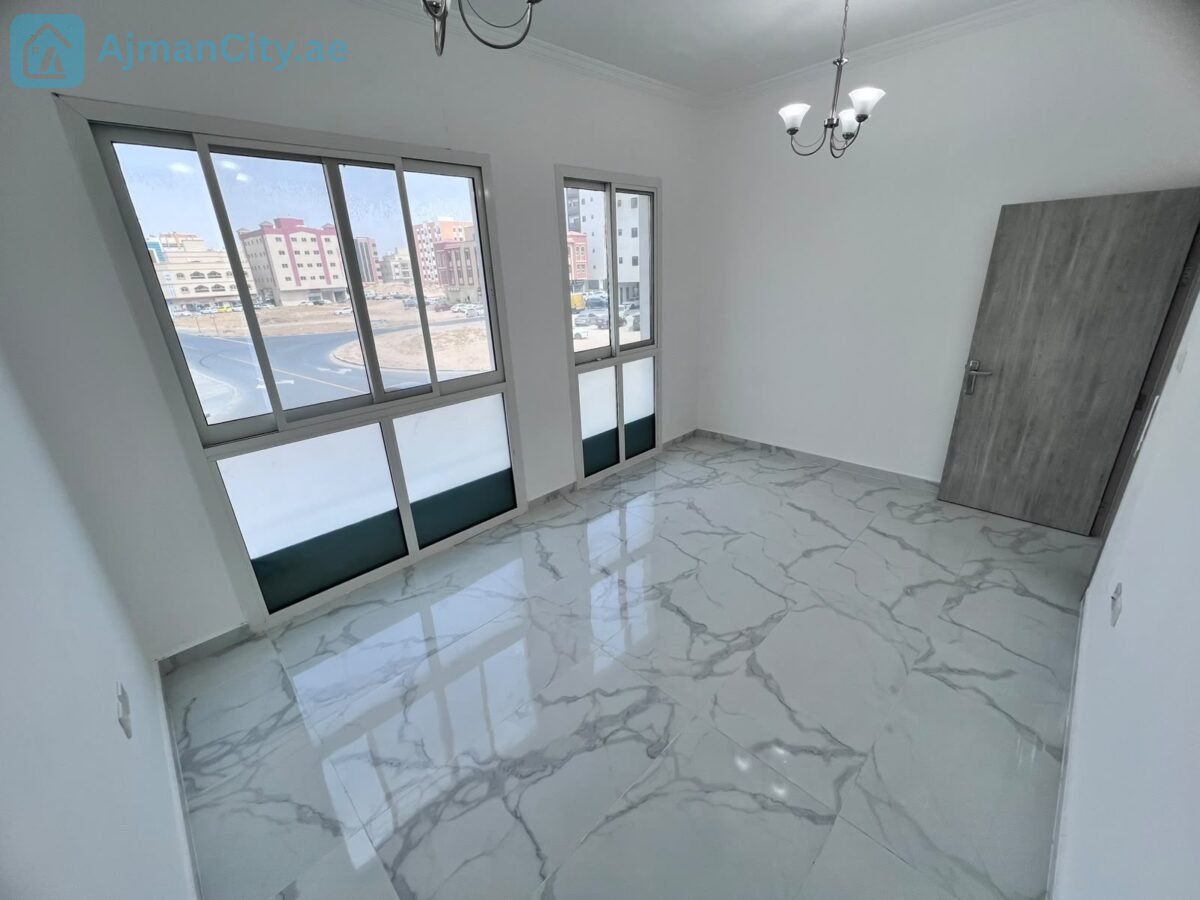 تشطيبات حديثة، ثاني ساكن، 2 حمام، إطلالة بانوراما، تكييف مركزي، صيانة على المالك، وموقع قريب من الخدمات. تشطيبات حديثة، ثاني ساكن، 2 حمام، إطلالة بانوراما، تكييف مركزي، صيانة على المالك، وموقع قريب من الخدمات.