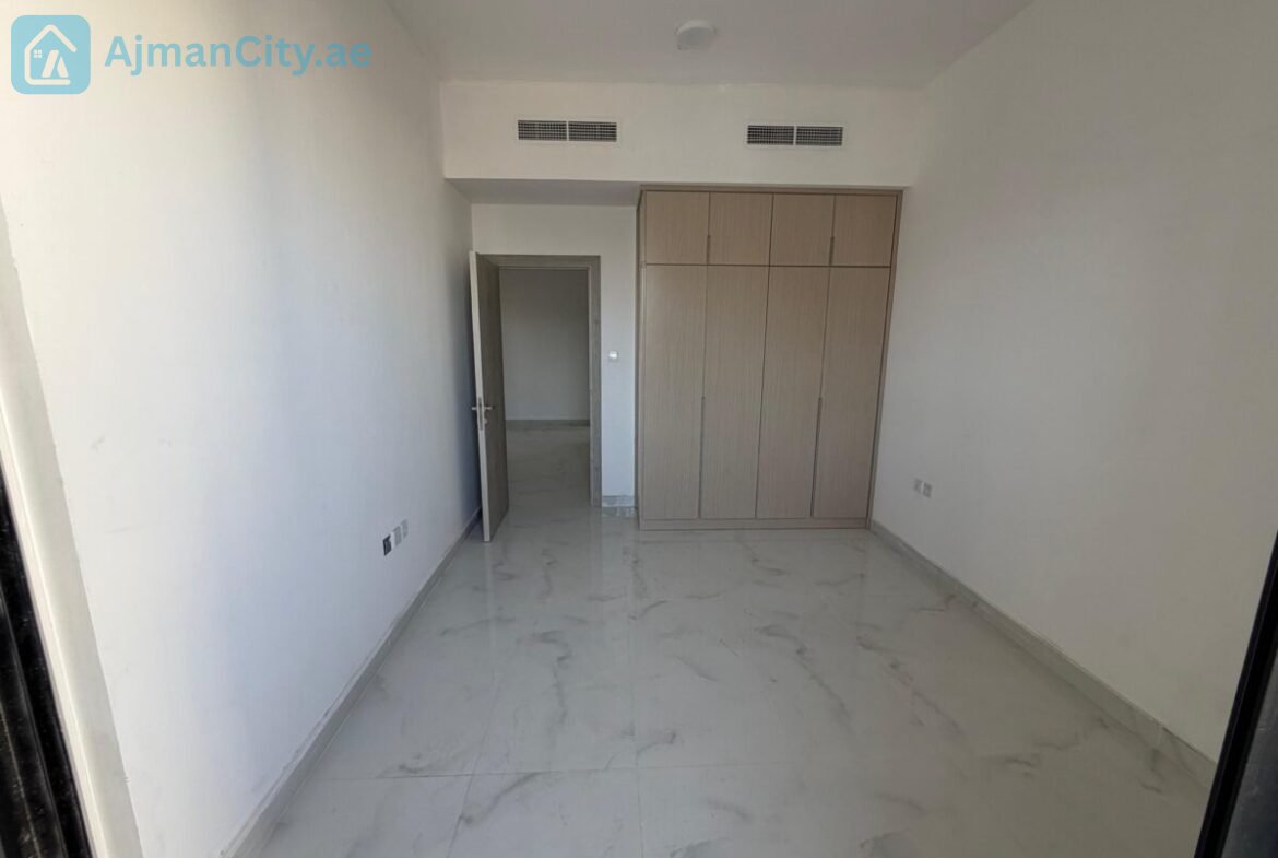 أول ساكن، غرفة ماستر، 2 حمام، بلكونة، تكييف مركزي، موقع مميز