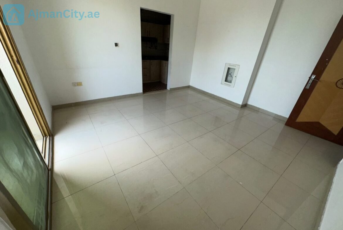استوديو للإيجار السنوي علي كورنيش عجمان موقع جميل
