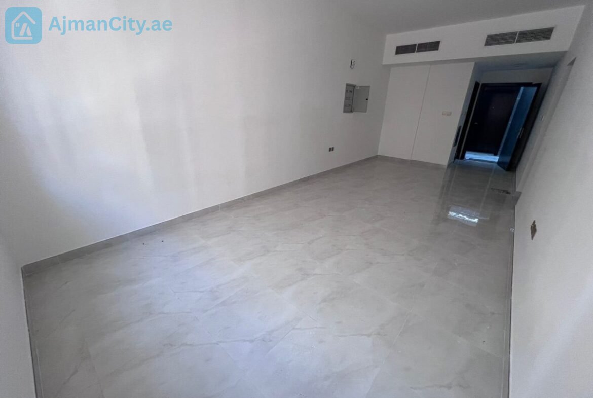 🌟 شقة تجمع بين المساحات الواسعة، الإطلالة الجميلة، الموقع المميز، والتشطيبات الراقية لتمنحك أسلوب حياة مريحاً ومثالياً للعائلة