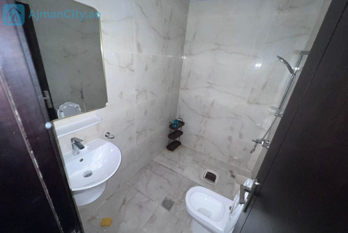 🌟 شقة تجمع بين المساحات الواسعة، الإطلالة الجميلة، الموقع المميز، والتشطيبات الراقية لتمنحك أسلوب حياة مريحاً ومثالياً للعائلة