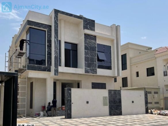 فرصة مميزة لامتلاك فيلا ديلوكس بتشطيب فاخر وموقع ممتاز في الحليو