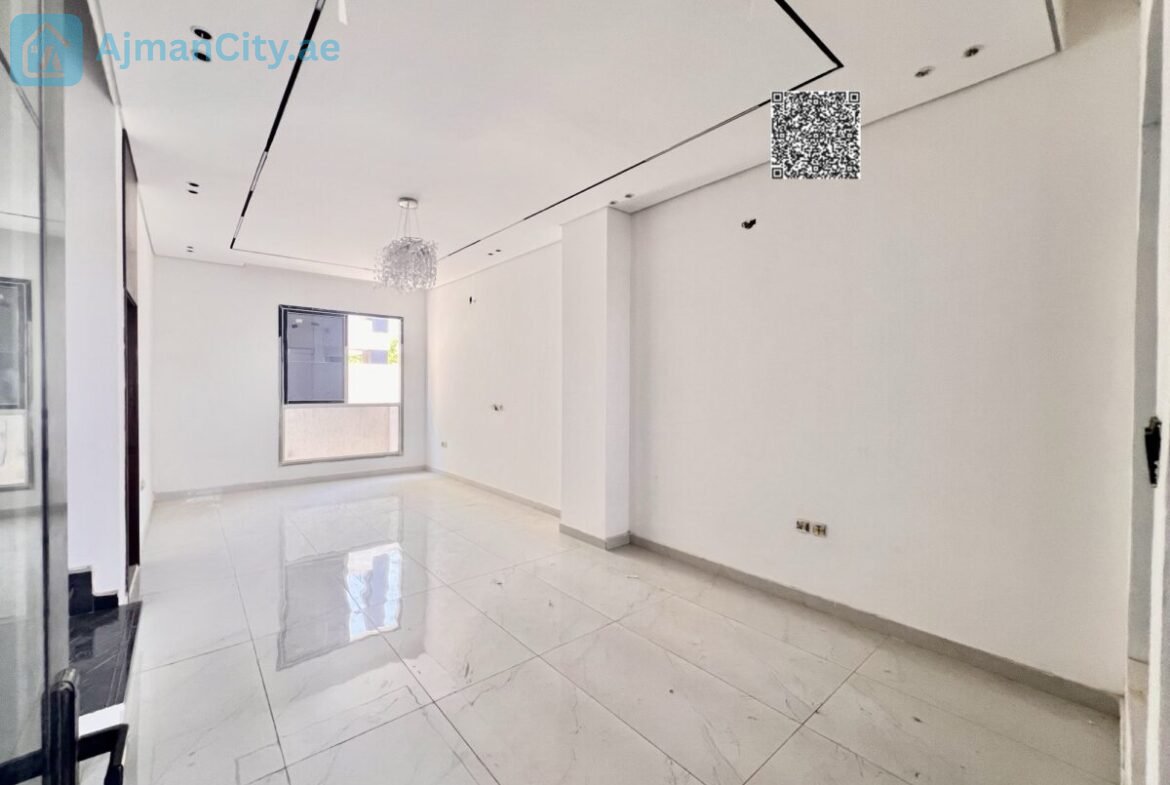 Townhouse for sale with stone facade.Built-up area: 2800 sq ftLand area: 1713 sq ft3 bedroomsRoof terrace and maid’s roomKitchen equipped with appliancesAsking price: 1,150,000 (including fees)