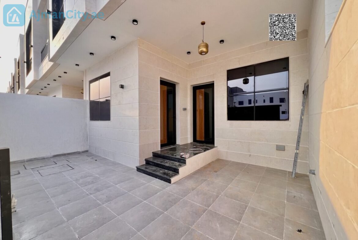 Townhouse villa in Al-Haliyo 1 consisting of 5 rooms with a living room, majlis, equipped kitchen and storage. The building area is 2560 sq ft and the land area is 1722 sq ft. The price is 1,300,000 including registration fees, and if with furniture and air conditioning, the price is 1,400,000.