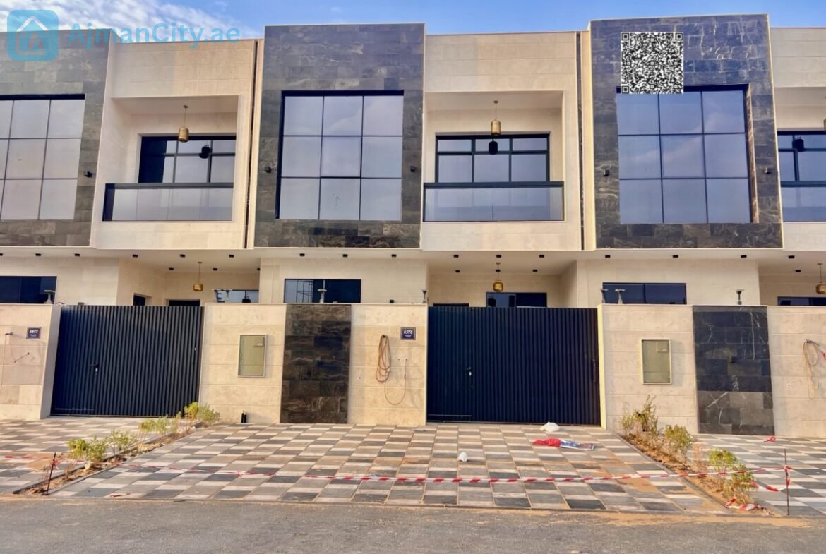 Townhouse villa in Al-Haliyo 1 consisting of 5 rooms with a living room, majlis, equipped kitchen and storage. The building area is 2560 sq ft and the land area is 1722 sq ft. The price is 1,300,000 including registration fees, and if with furniture and air conditioning, the price is 1,400,000.