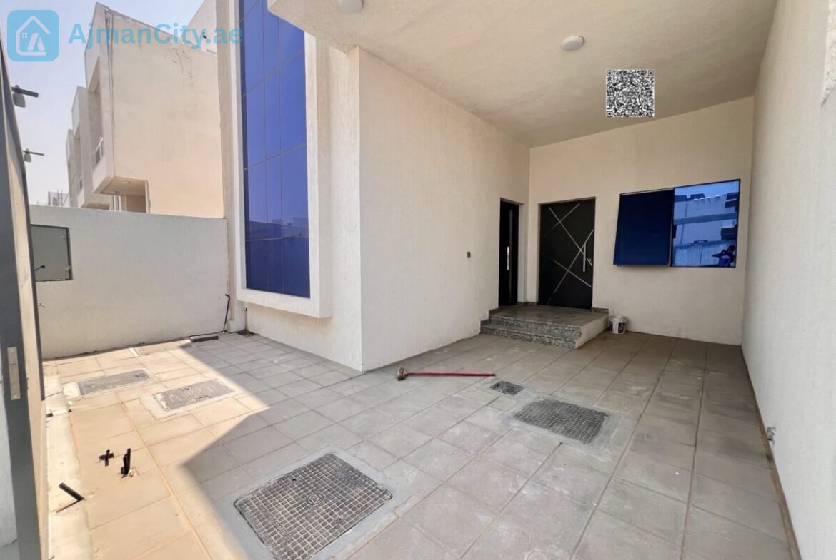 Four master bedrooms + maid’s roomMajlis, living room, and internal staircase to the roofLand area: 190 sq mBuilt-up area: approximately 3000 sq ftExcellent new price: 1,250,000Includes fees and registrationIncludes electricity and water feesVilla is on a street and alley