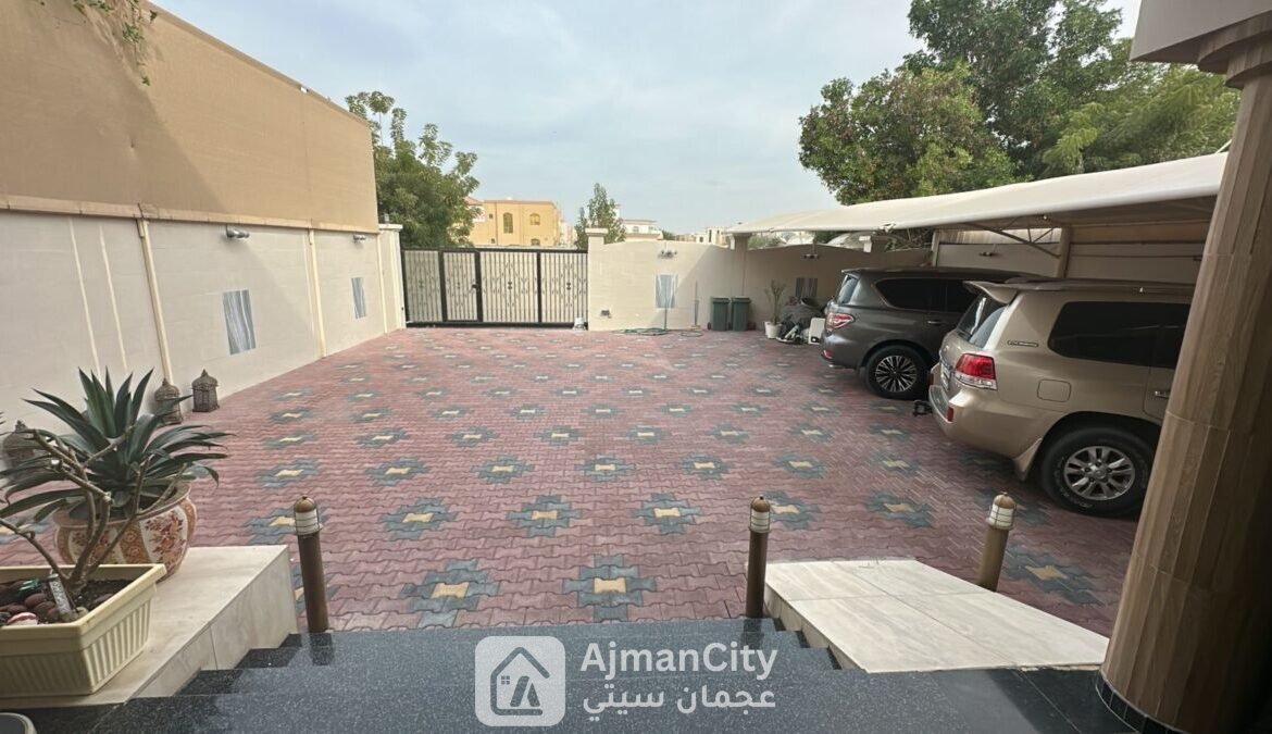 فلتين سكني تجاري للبيع الروضة عجمان