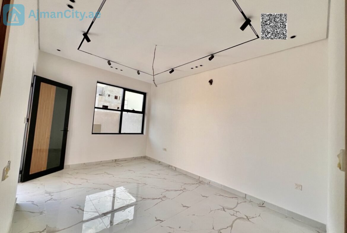 Townhouse villa in Al-Haliyo 1 consisting of 5 rooms with a living room, majlis, equipped kitchen and storage. The building area is 2560 sq ft and the land area is 1722 sq ft. The price is 1,300,000 including registration fees, and if with furniture and air conditioning, the price is 1,400,000.