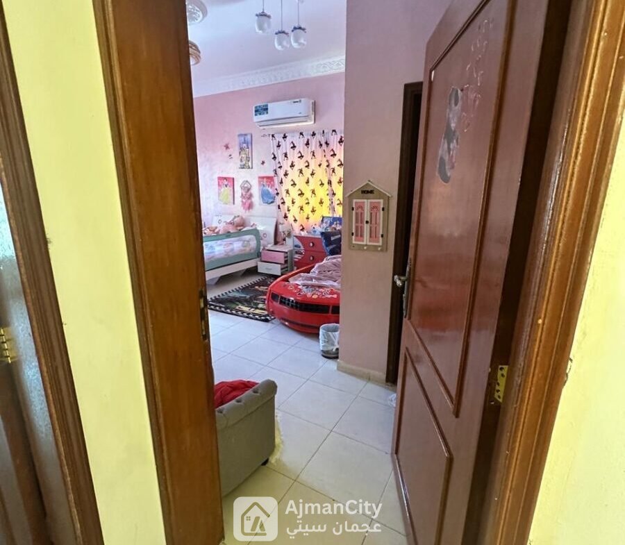 فلتين سكني تجاري للبيع الروضة عجمان
