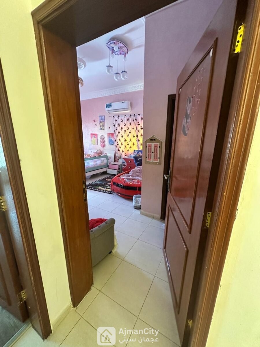 فلتين سكني تجاري للبيع الروضة عجمان