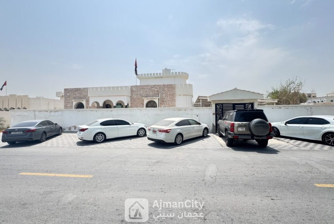 فيلا للبيع طابق ارضي مع ملحق 10000 قدم