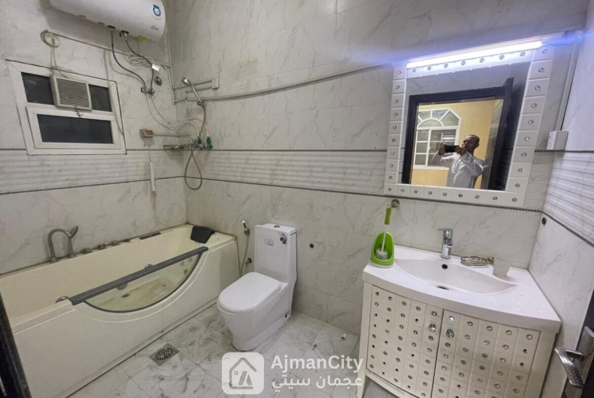 فيلا للبيع طابق ارضي مع ملحق 6800 قدم