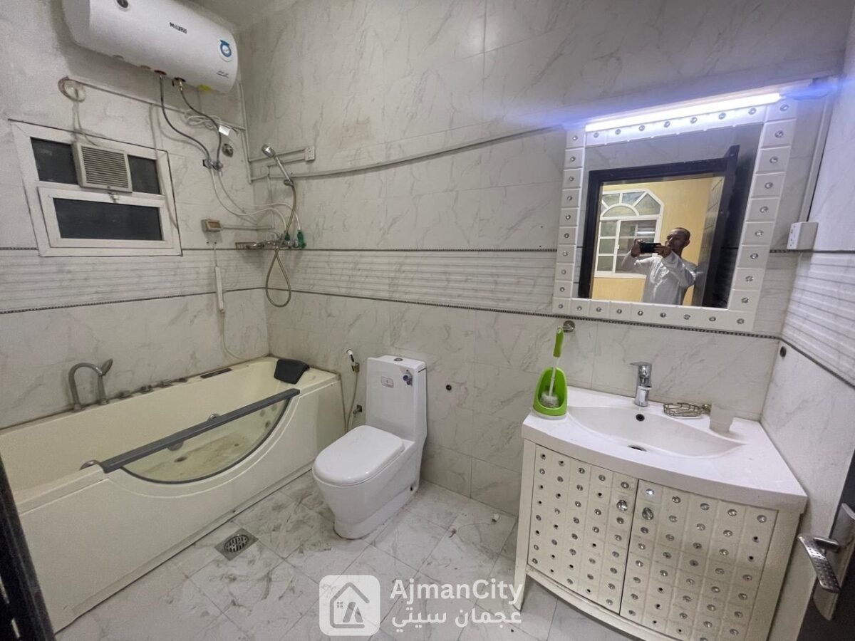 فيلا للبيع طابق ارضي مع ملحق 6800 قدم