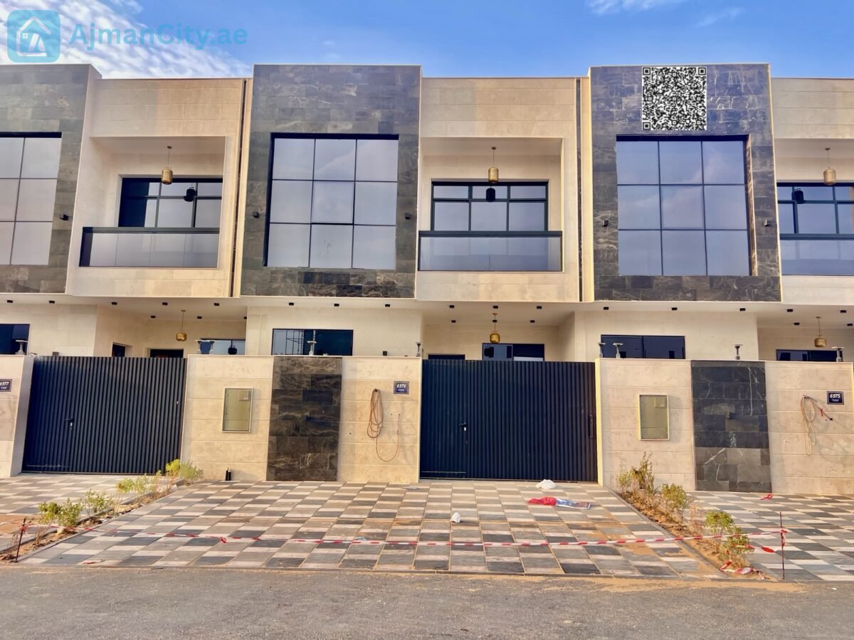 Townhouse villa in Al-Haliyo 1 consisting of 5 rooms with a living room, majlis, equipped kitchen and storage. The building area is 2560 sq ft and the land area is 1722 sq ft. The price is 1,300,000 including registration fees, and if with furniture and air conditioning, the price is 1,400,000.