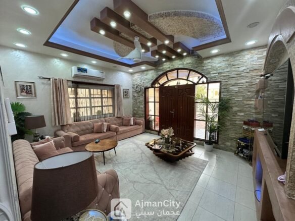 فلتين سكني تجاري للبيع الروضة عجمان