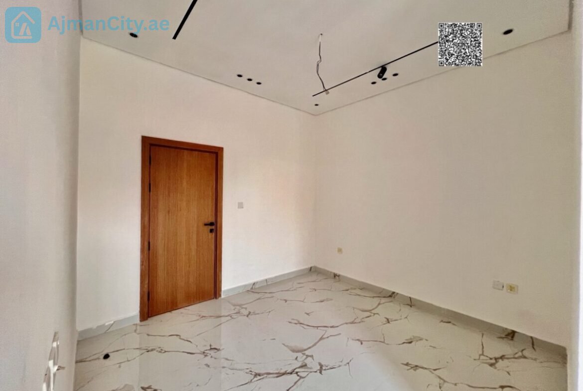 Townhouse villa in Al-Haliyo 1 consisting of 5 rooms with a living room, majlis, equipped kitchen and storage. The building area is 2560 sq ft and the land area is 1722 sq ft. The price is 1,300,000 including registration fees, and if with furniture and air conditioning, the price is 1,400,000.