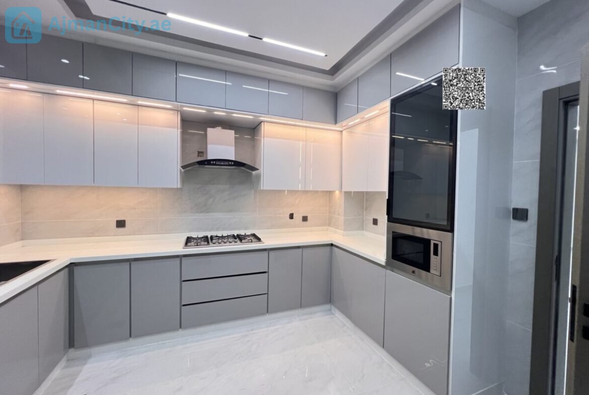 Townhouse for Sale – Al Helio Center 🏡 5 Master Bedrooms📐 Land Area: 1,722 sq ft 🏗️ Built-up Area: 3,400 sq ft🏠 Ground + First + Roof 🛋️ Majlis + Living Room + Kitchen🚗 Indoor Parking 🌅 Front Roof + Rear Roof🌿 Large Balcony off Master Bedroom 👔 Wardrobes💰 Price: AED 1,375,000 (Inclusive of Fees)Slightly Negotiable ✅ Full Commission by Seller