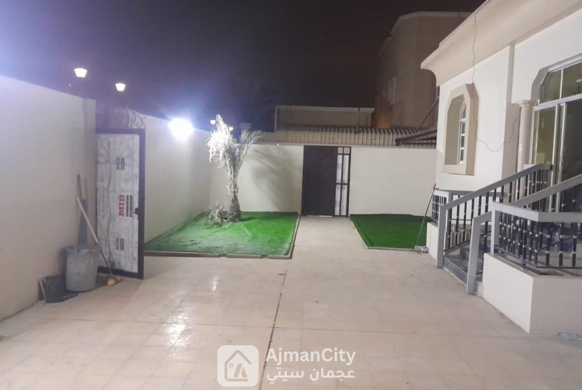 فيلا للبيع طابق ارضي مع ملحق 6800 قدم