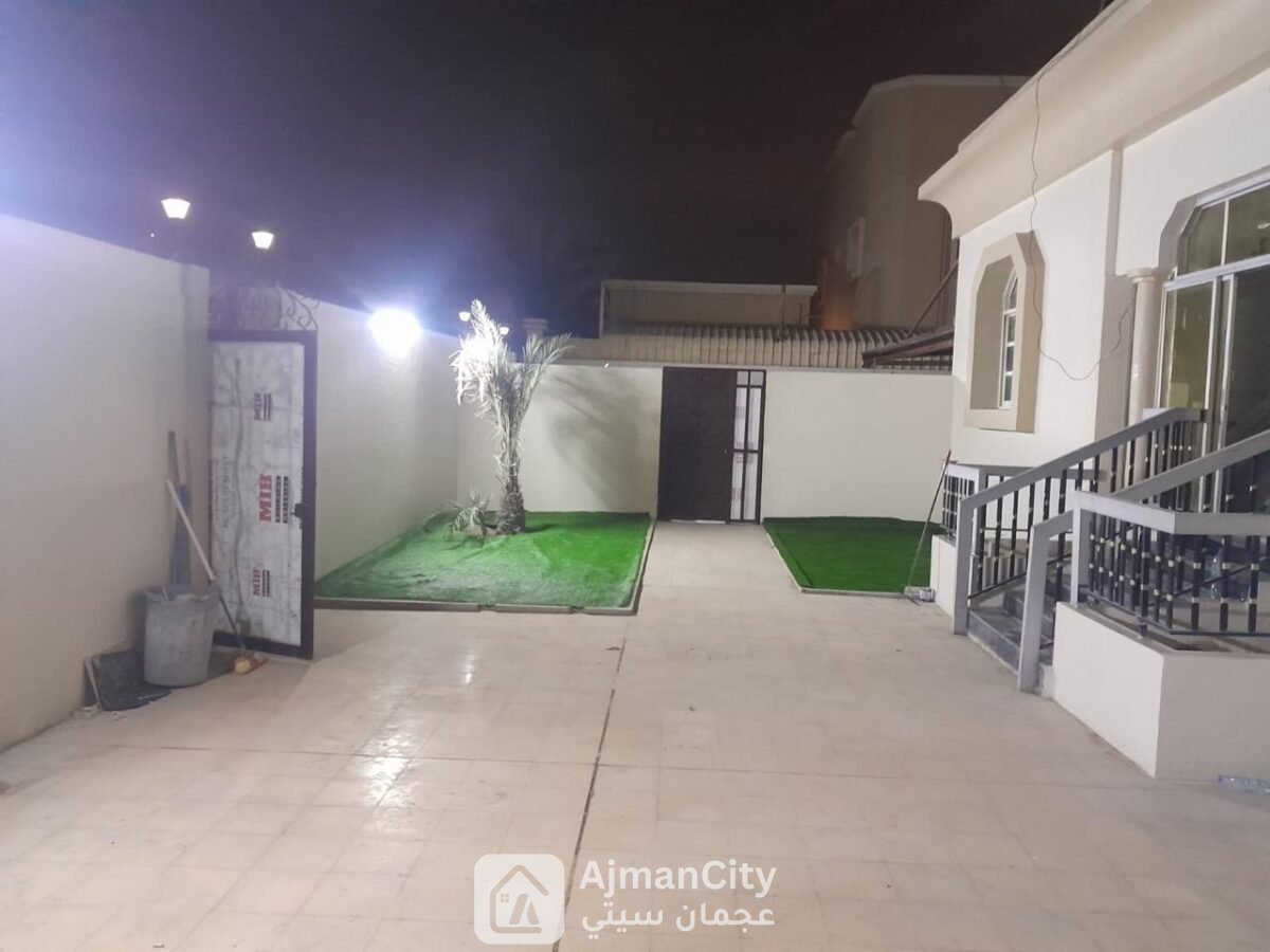 فيلا للبيع طابق ارضي مع ملحق 6800 قدم