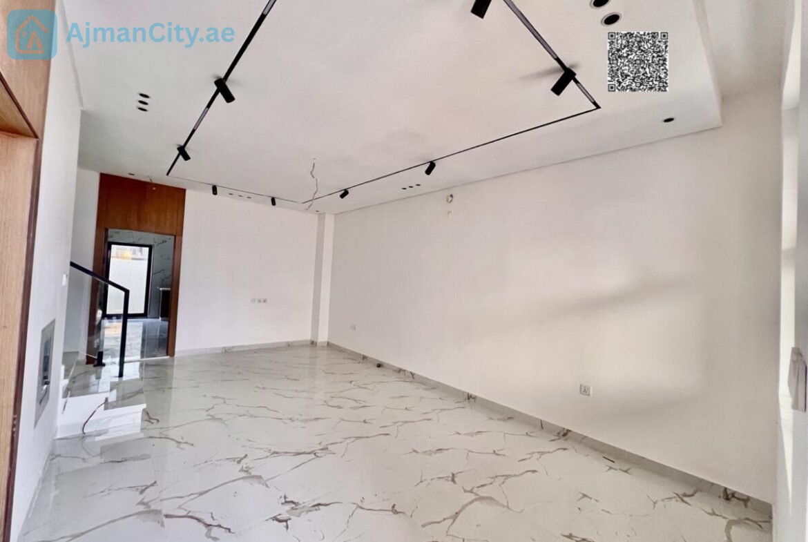 Townhouse villa in Al-Haliyo 1 consisting of 5 rooms with a living room, majlis, equipped kitchen and storage. The building area is 2560 sq ft and the land area is 1722 sq ft. The price is 1,300,000 including registration fees, and if with furniture and air conditioning, the price is 1,400,000.