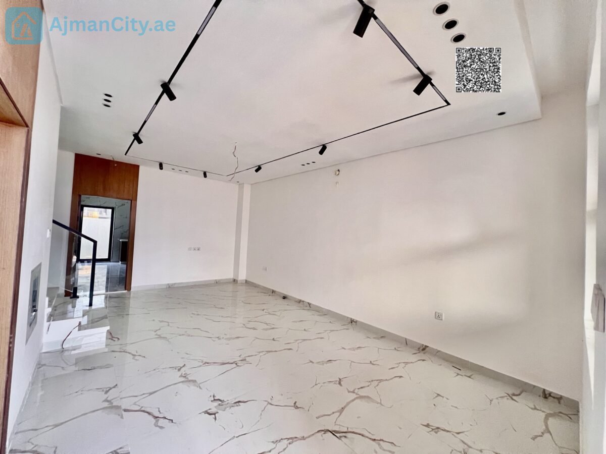 Townhouse villa in Al-Haliyo 1 consisting of 5 rooms with a living room, majlis, equipped kitchen and storage. The building area is 2560 sq ft and the land area is 1722 sq ft. The price is 1,300,000 including registration fees, and if with furniture and air conditioning, the price is 1,400,000.