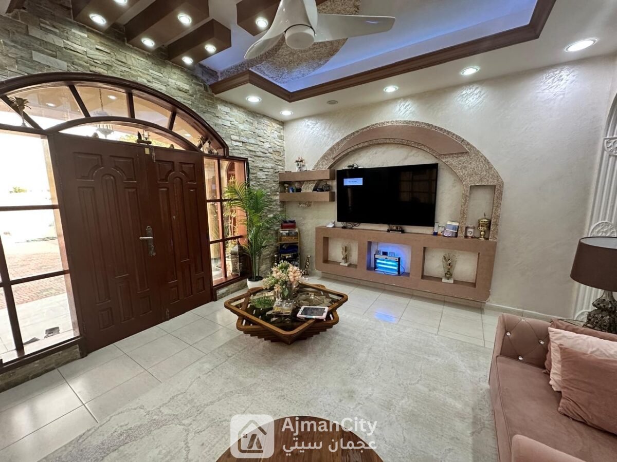 فلتين سكني تجاري للبيع الروضة عجمان