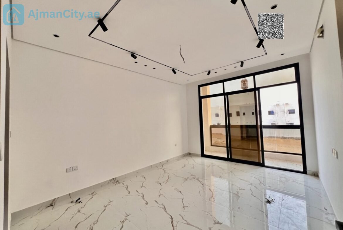 Townhouse villa in Al-Haliyo 1 consisting of 5 rooms with a living room, majlis, equipped kitchen and storage. The building area is 2560 sq ft and the land area is 1722 sq ft. The price is 1,300,000 including registration fees, and if with furniture and air conditioning, the price is 1,400,000.