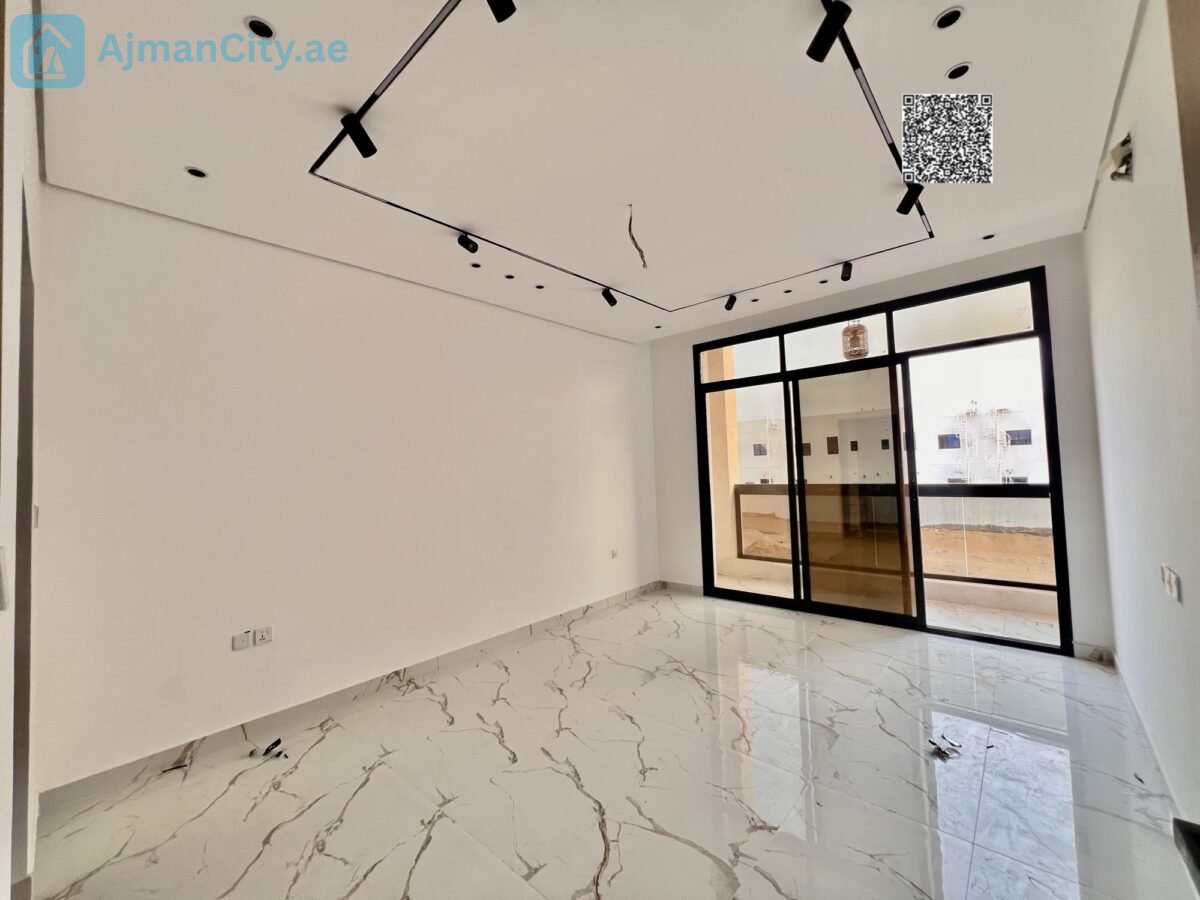 Townhouse villa in Al-Haliyo 1 consisting of 5 rooms with a living room, majlis, equipped kitchen and storage. The building area is 2560 sq ft and the land area is 1722 sq ft. The price is 1,300,000 including registration fees, and if with furniture and air conditioning, the price is 1,400,000.