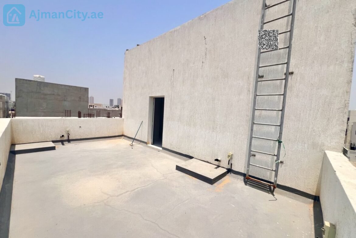 Four master bedrooms + maid’s roomMajlis, living room, and internal staircase to the roofLand area: 190 sq mBuilt-up area: approximately 3000 sq ftExcellent new price: 1,250,000Includes fees and registrationIncludes electricity and water feesVilla is on a street and alley