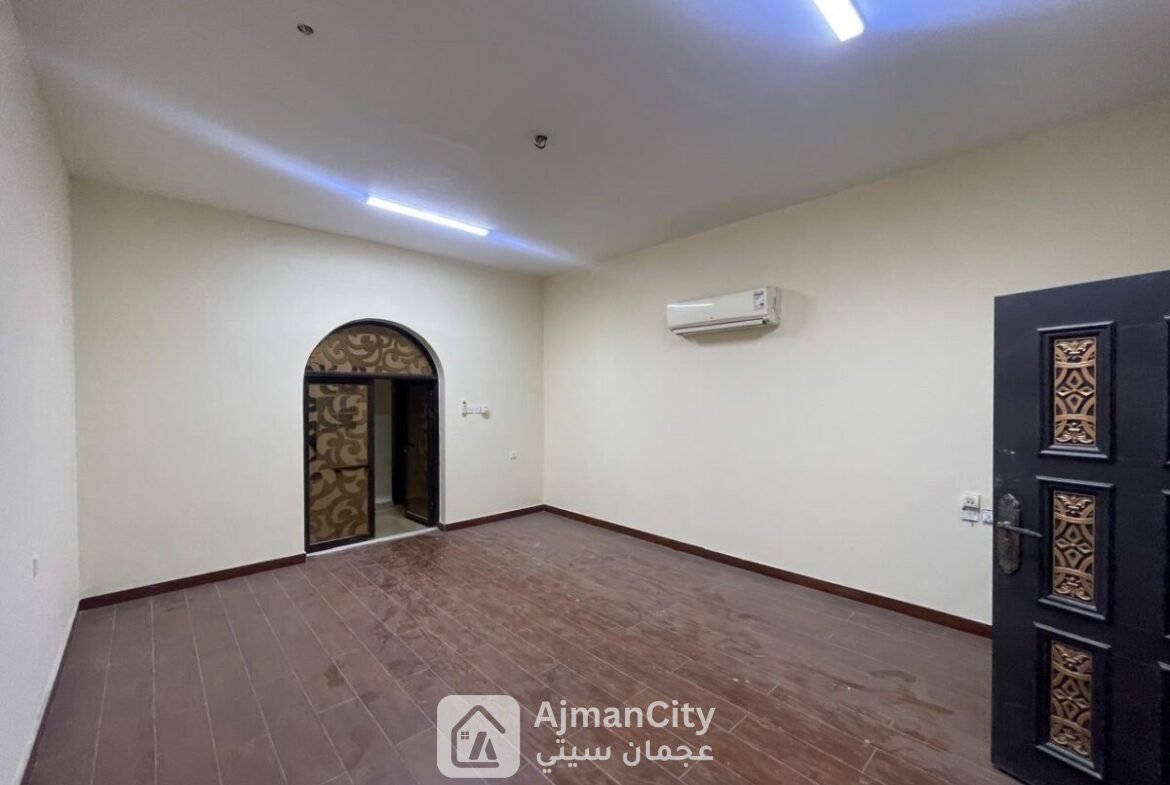 فيلا للبيع طابق ارضي مع ملحق 6800 قدم