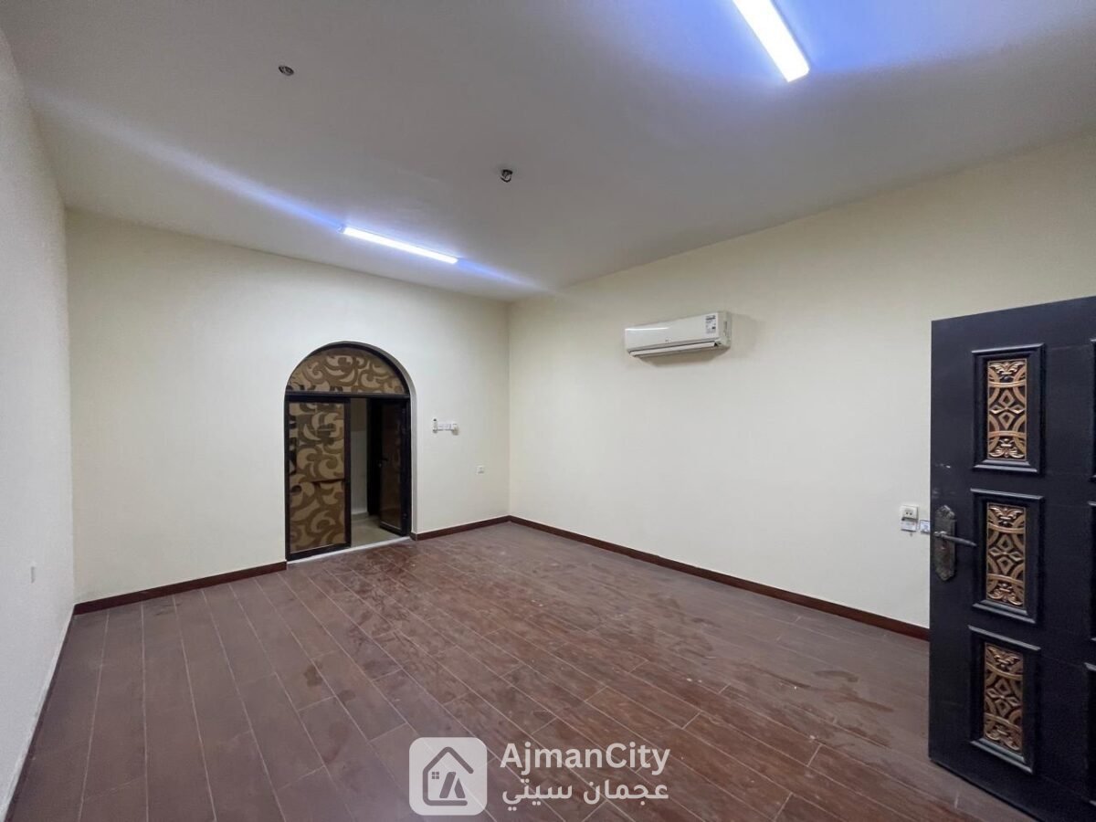 فيلا للبيع طابق ارضي مع ملحق 6800 قدم