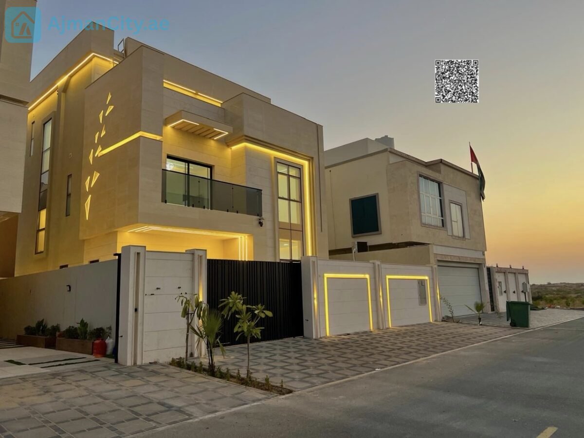 فيلا ارضي واول وروف الطابق الارضي : مجلس وصالة مطبخ وغرفة خدامة بالاضافة لحوش الطابق الاول :3 غرف نوم ماستر وبانتري الطابق الثاني : صالة كبيرة مع بنتري وغرفة وحمام وتراس كبير مساحة البناء 3600قدم مساحة الارض 3000 قدم