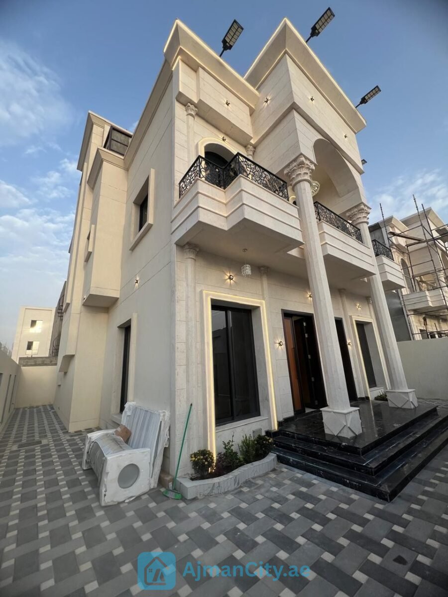 ✨ فيلا للبيع في الزاهية – تصميم عصري وموقع مميز📍 فيلا أرضي + أول + روف مفتوح📐 مساحة الأرض: 3014 قدم²🏗️ مساحة البناء: 3300 قدم²🏡 تفاصيل الفيلا:🔹 الطابق