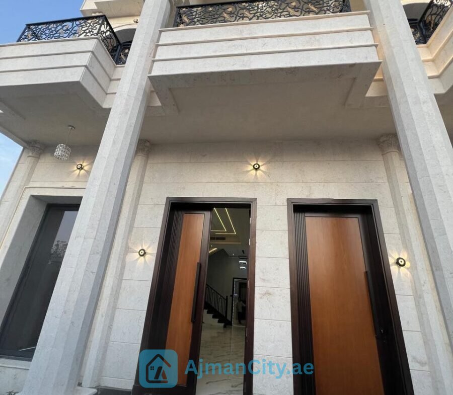 ✨ فيلا للبيع في الزاهية – تصميم عصري وموقع مميز📍 فيلا أرضي + أول + روف مفتوح📐 مساحة الأرض: 3014 قدم²🏗️ مساحة البناء: 3300 قدم²🏡 تفاصيل الفيلا:🔹 الطابق